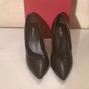 Vaneli Black Pointed-Toe Heels Sleek Professional Design
